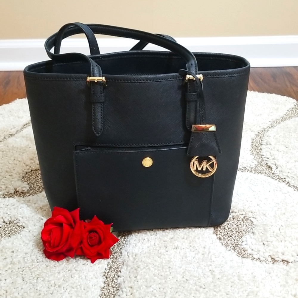 Michael Kors jet set large tote in black w/gold accents